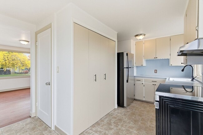 Building Photo - Charming 4 Bed, 2 Bath w/ Garage! *HOLIDAY SPECIAL: $1,000 OFF!*