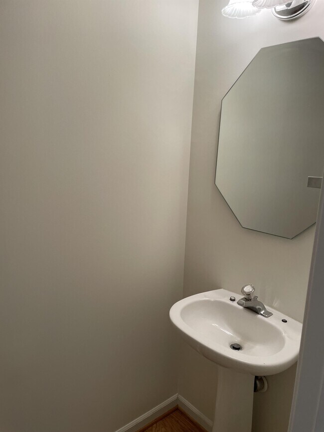 Building Photo - 1435 Glenside Green Ct