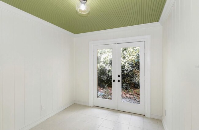Building Photo - 2132 Coronet Dr