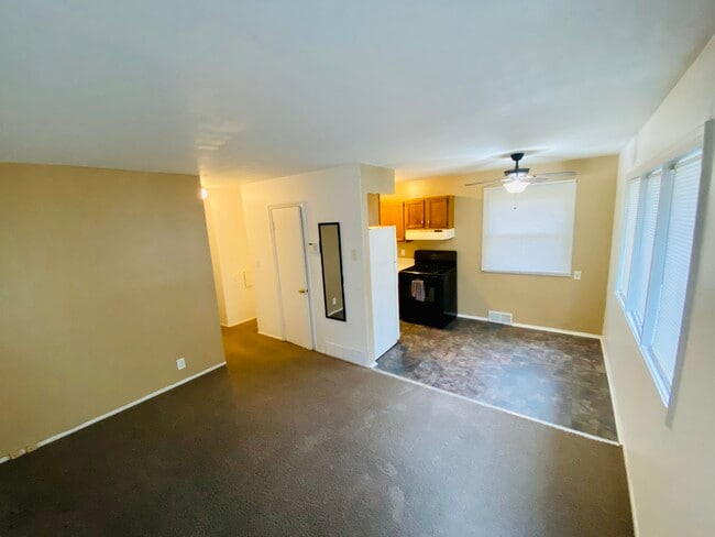 Building Photo - 2260 Stieber Ave