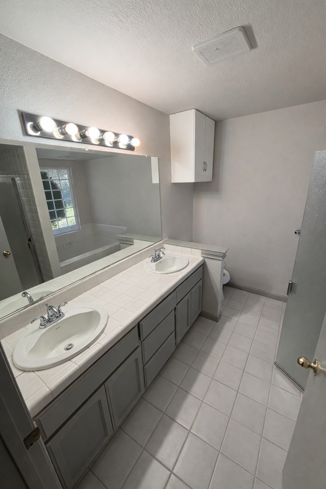 Building Photo - 18847 Arrowhead Dr