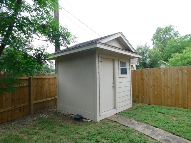 Building Photo - 8208HOOD