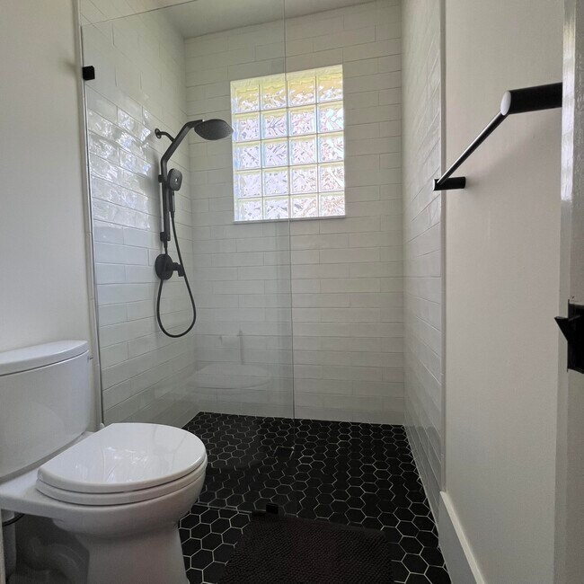Building Photo - 19305 Skyridge Cir