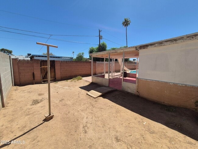 Building Photo - 3945 W Orange Dr