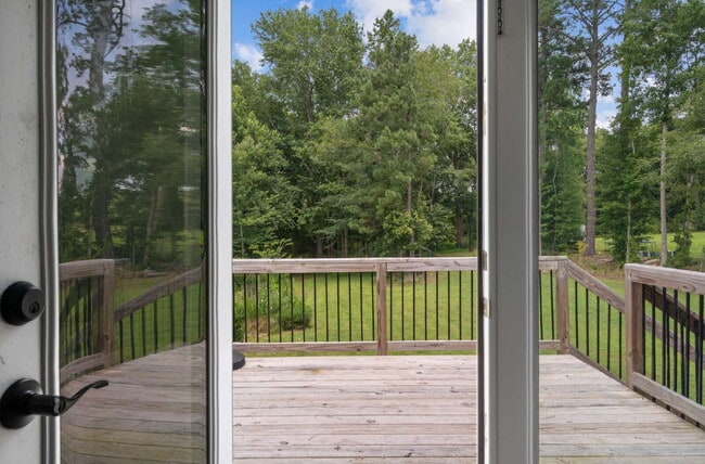 Building Photo - Charming 3-Bedroom Bunn Home with Granite ...