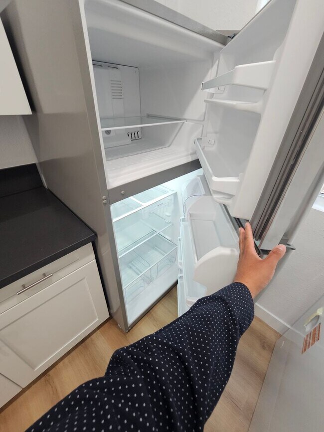 Building Photo - 245 E Ave 38