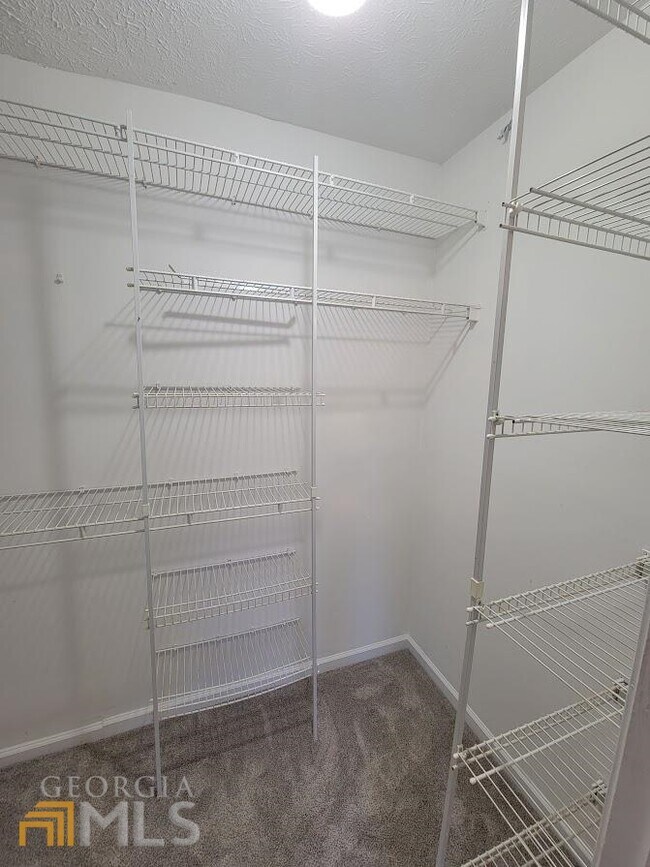 Building Photo - 25 Elberta Dr