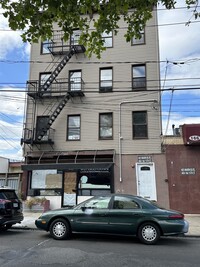 Building Photo - 166 15th St