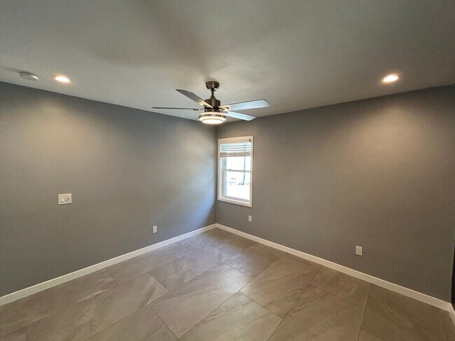 Building Photo - Newly Renovated 4 bed house! (Lease out, pending signatures. Check back in a few days!)