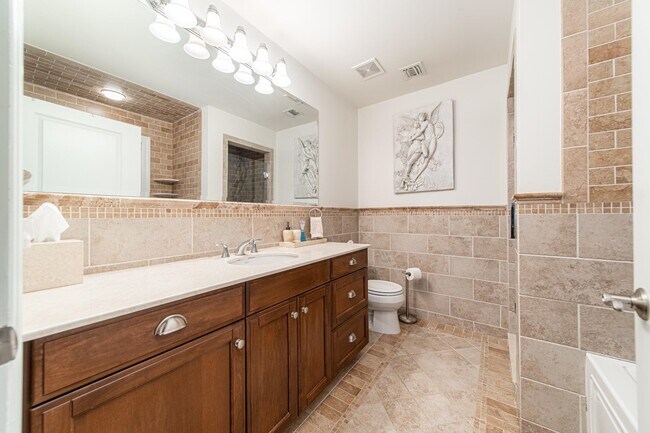 Building Photo - 11 Washington Pl