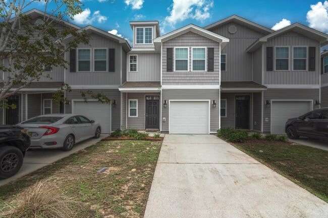 Primary Photo - 173 Iron Horse Dr W