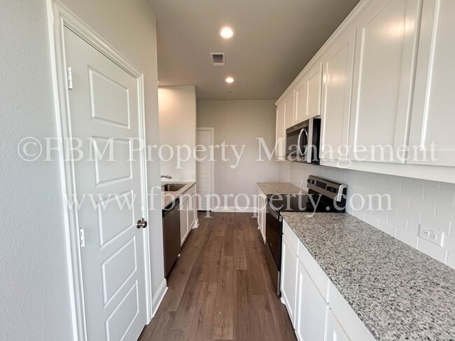 Building Photo - 2903 Layla Drive - Beautiful 3 Bedroom, 2....