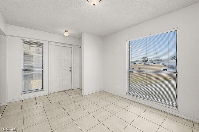 Building Photo - 1733 NE 7th Pl