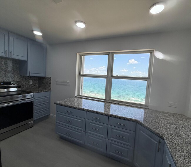 Building Photo - 405 N Ocean Blvd