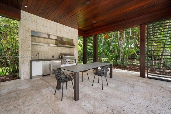 Building Photo - 9000 SW 63rd Ct