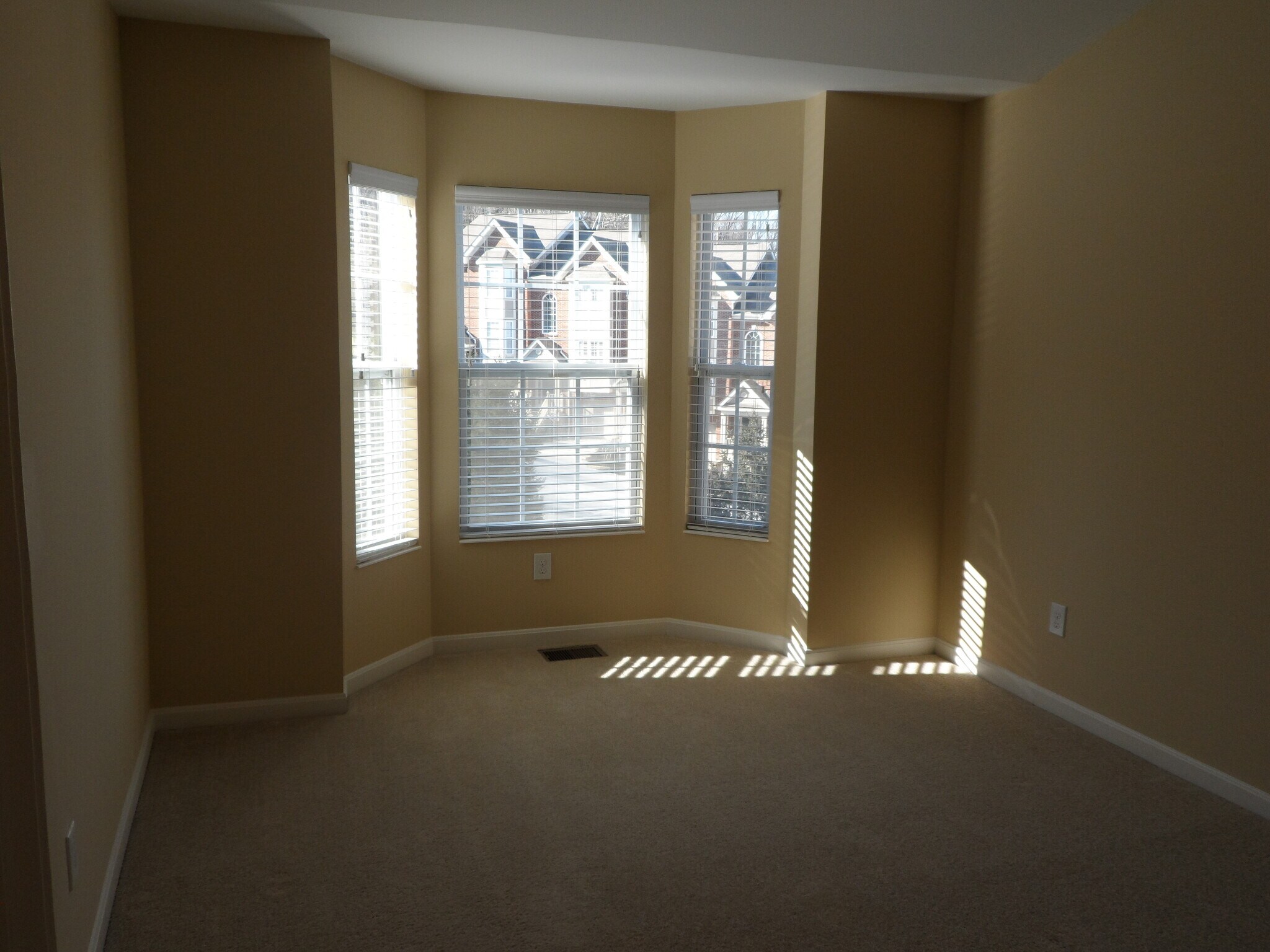 Building Photo - 5308 Reserve Cir