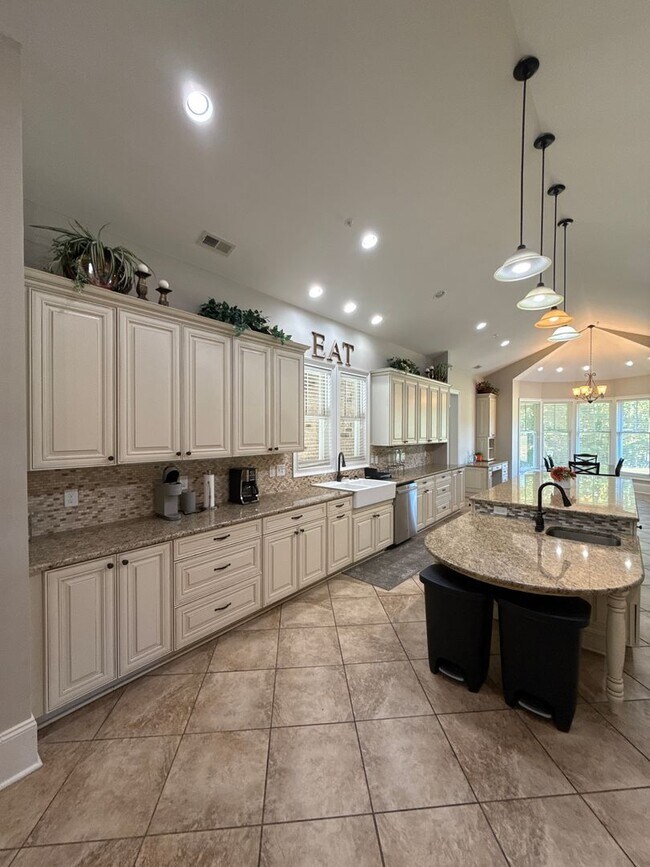 Building Photo - Mint Hill