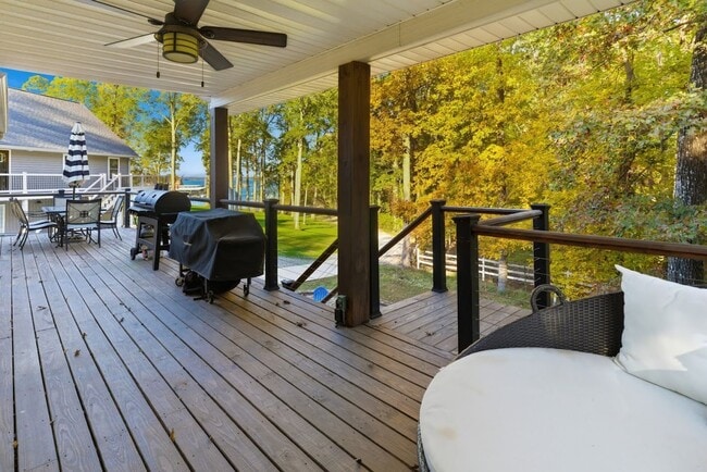 Building Photo - Furnished Home on KY Lake