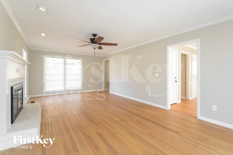 Building Photo - 1049 Independence Ct