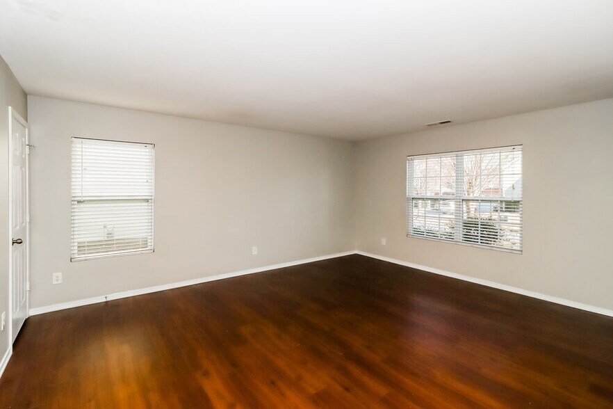 Building Photo - 941 Silverberry St
