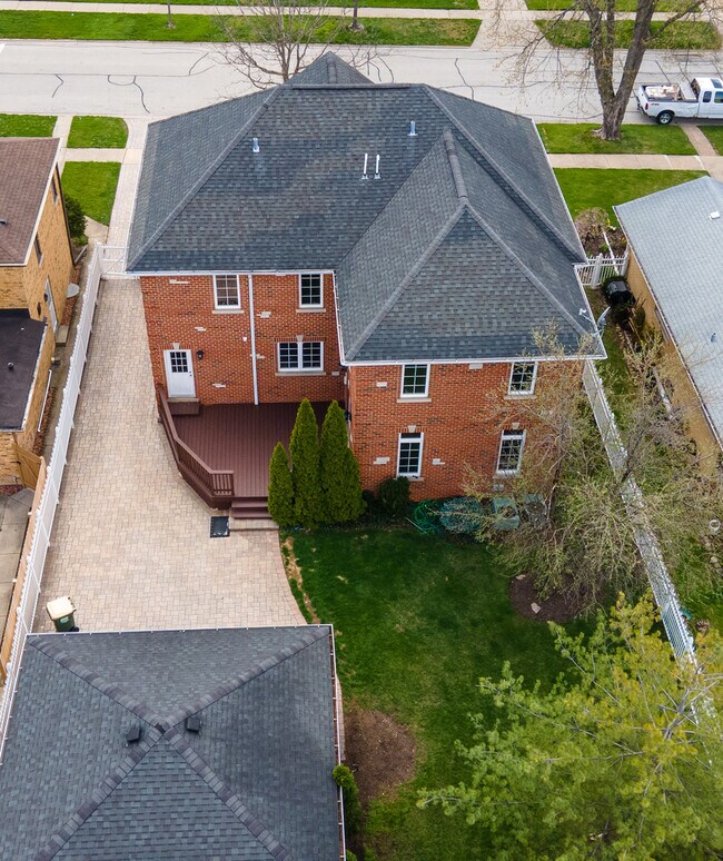 Building Photo - 8105 N Oconto Ave