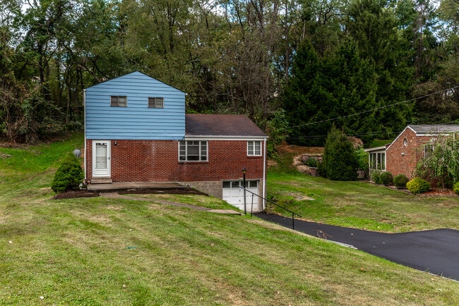 Building Photo - 2533 Sylvania Dr