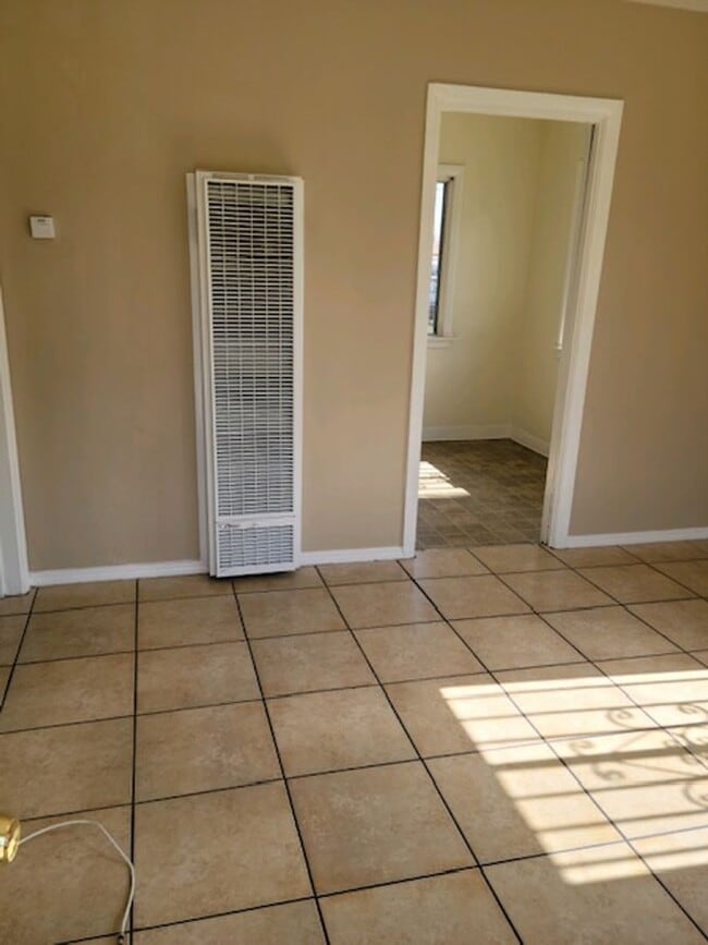 Building Photo - Cozy 1 bed one Bath unit
