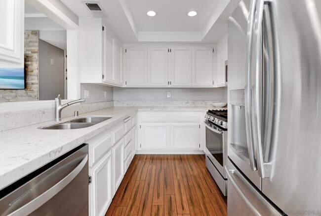 Building Photo - 418 Summer View Cir