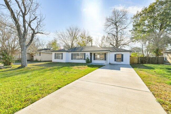 Building Photo - 1206 Houston Ave