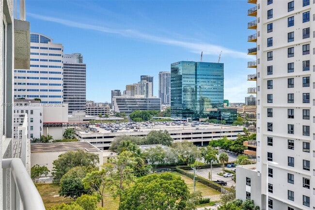 Building Photo - 315 NE 3rd Ave