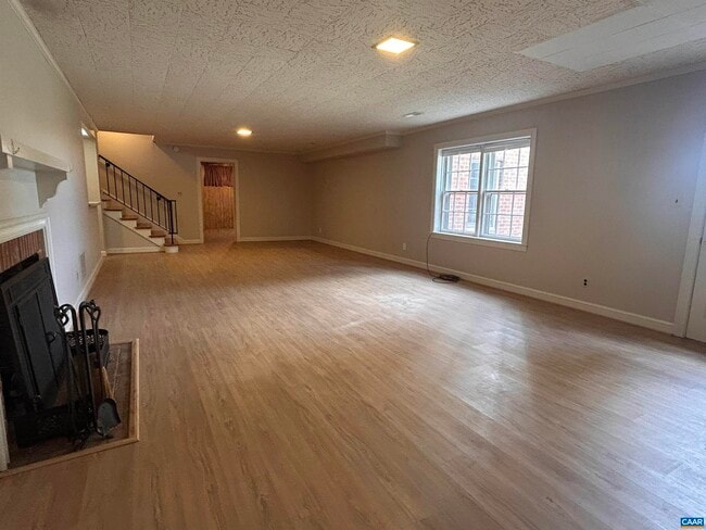 Building Photo - 214 Montvue Dr