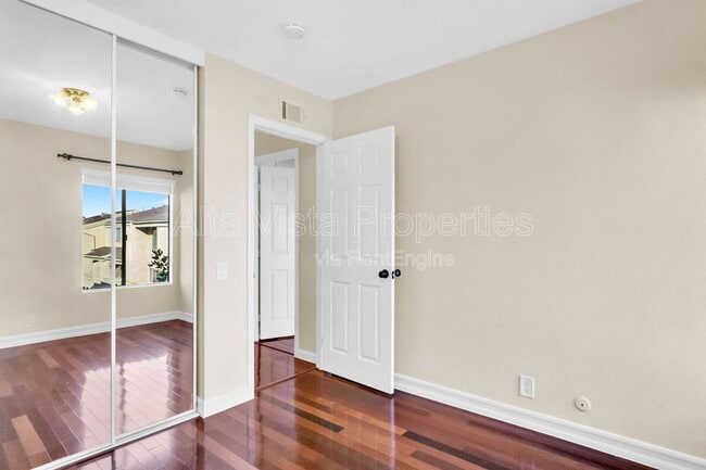 Building Photo - 3211 Caminito Eastbluff