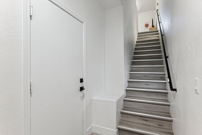 Building Photo - 6610 N 93rd Ave