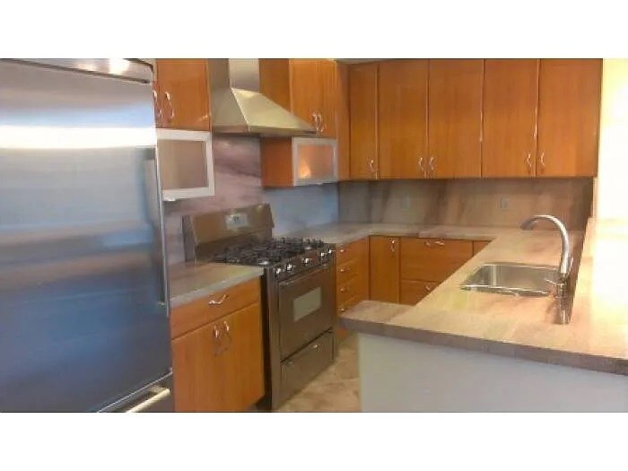 Building Photo - 229 W End Ave