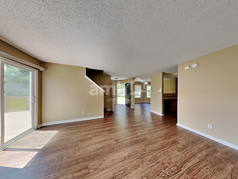Building Photo - 5973 Redcliff North Ln