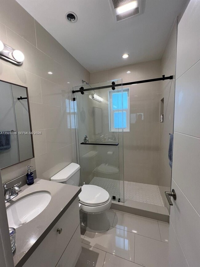 Building Photo - 685 SW 19th Rd