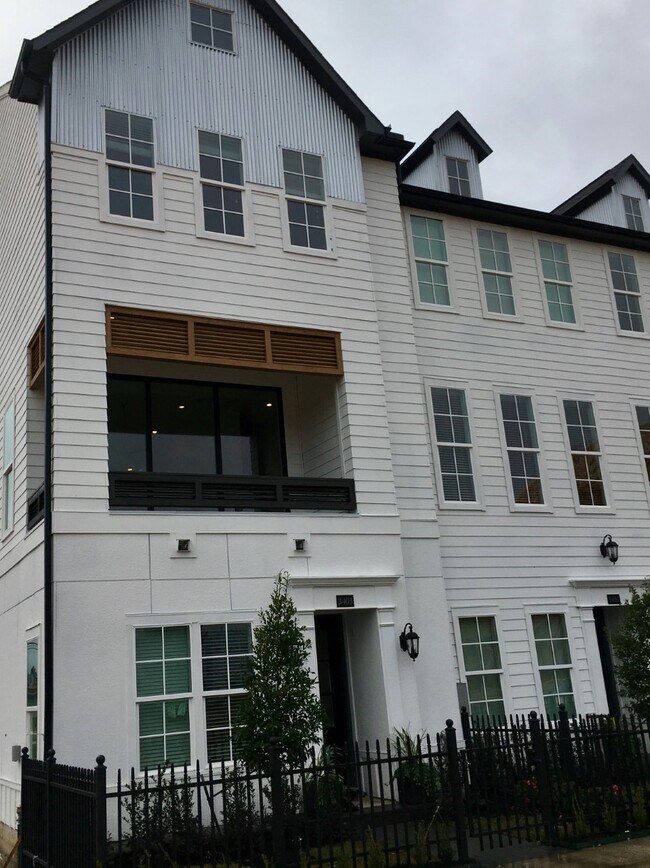 Building Photo - 3403 Timbergrove Oaks St