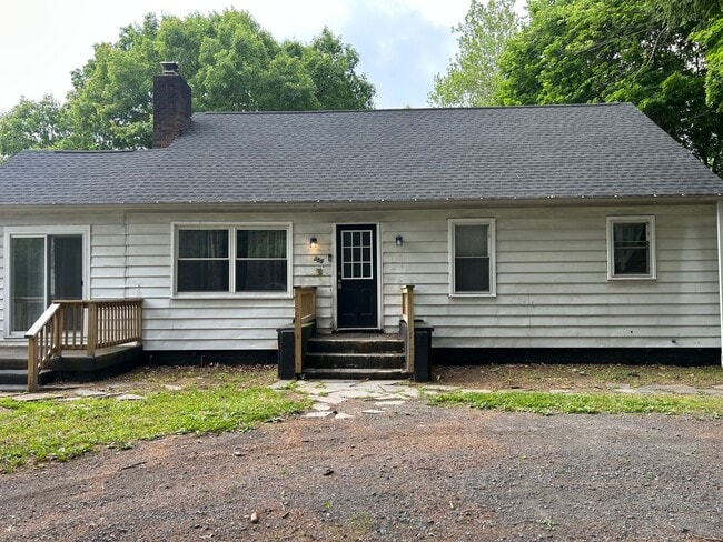 Building Photo - Cute 3 bedroom house located in East Stroudsburg Borough!
