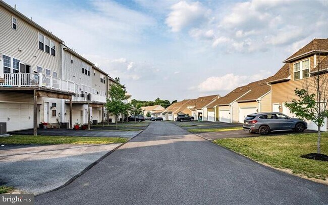 Building Photo - 733 Sun Valley Ct