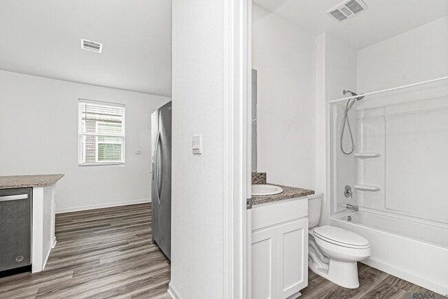Building Photo - 910 Drago Dr