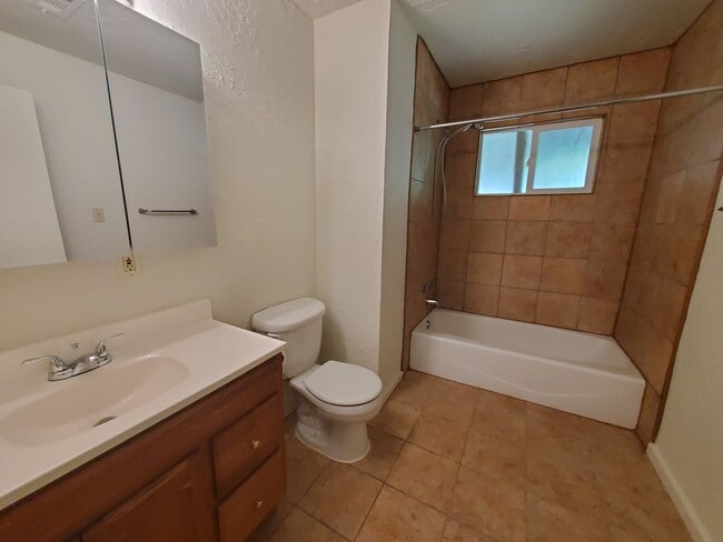 Building Photo - 3 Bedroom 2 Bath House with Large Yard Available Now!