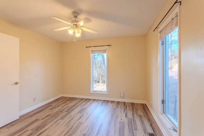 Building Photo - River View, Very Private Home!