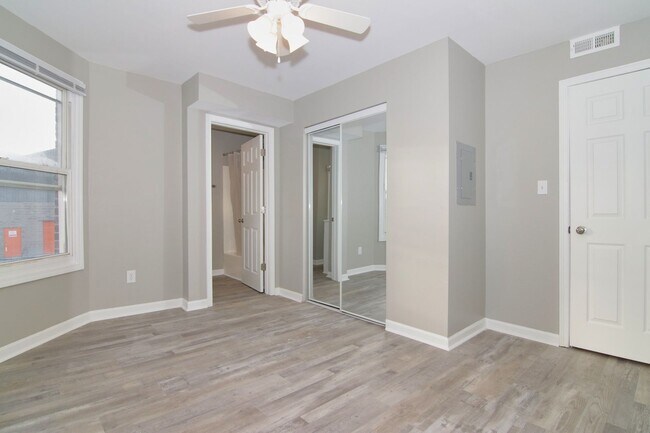 Building Photo - 1329 E Market St