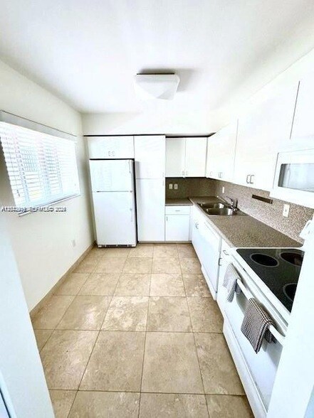 Building Photo - 8888 Collins Ave