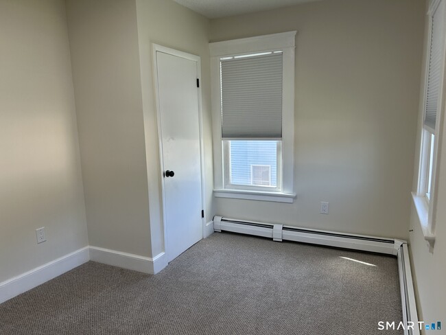 Building Photo - 2561 Whitney Ave