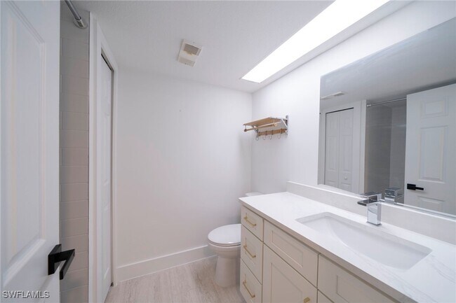Building Photo - 17456 Silver Fox Dr