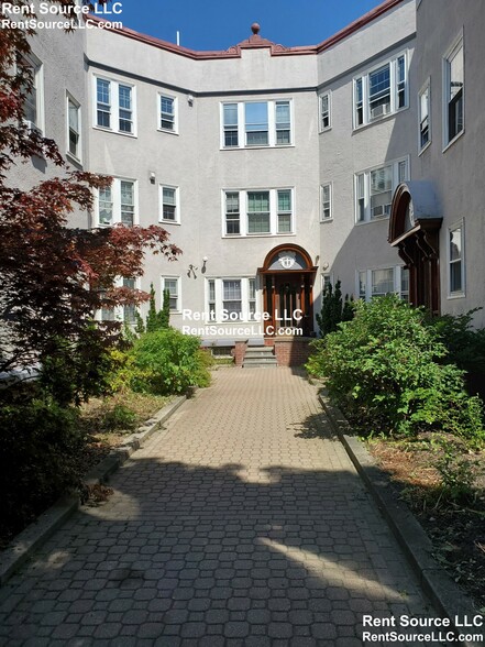Building Photo - 156 Magazine St