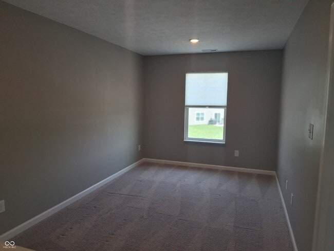 Building Photo - 7062 English Oak Dr