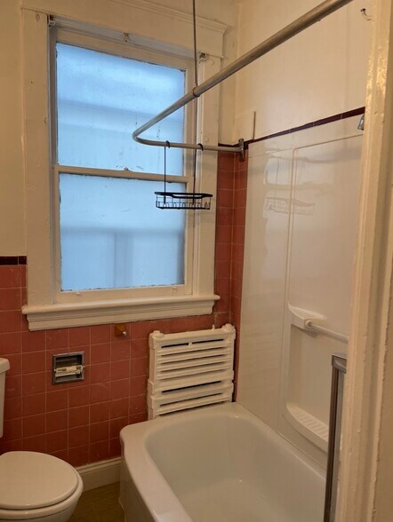 Building Photo - 890 Lancaster St