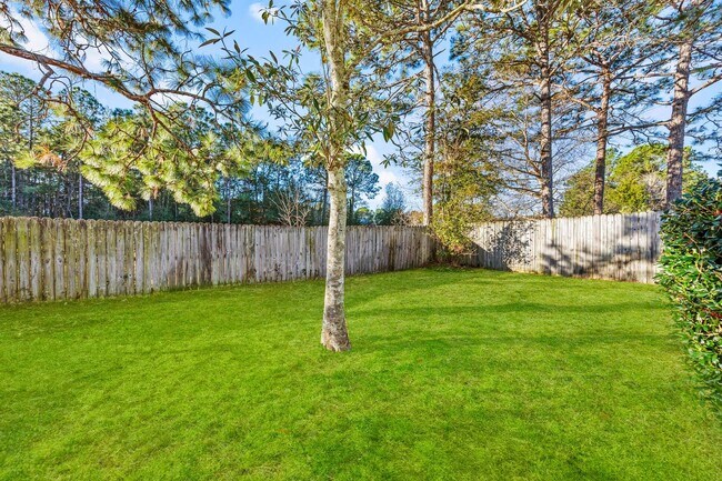 Building Photo - Charming home in IDEAL location!!!